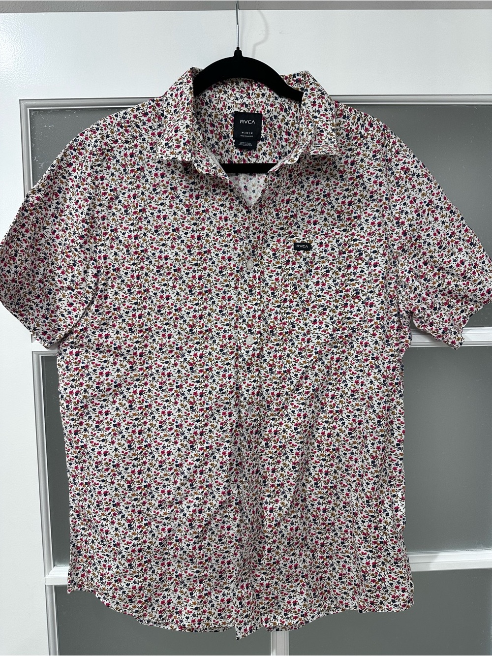 RVCA Men’s Floral Button-Up Shirt Medium Regular Fit Short Sleeve Pocket Casual